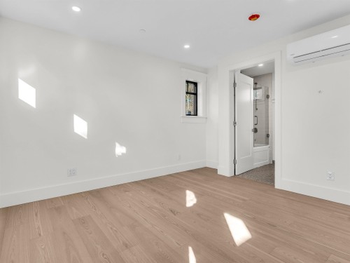 2568 2Nd Avenue W, Vancouver, BC - Indoor Photo Showing Other Room