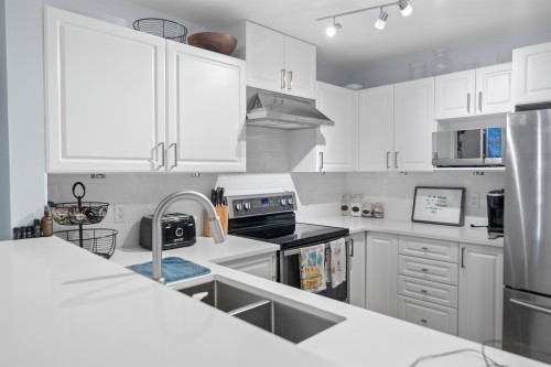 304-137 17th Street W North Vancouver, BC V7M 1V5