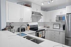 304-137 17th Street WNorth Vancouver, BC V7M 1V5
