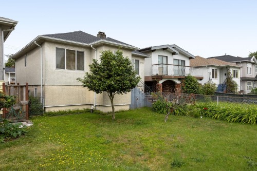 855 Nanaimo Street  Vancouver, BC V5L 4S8