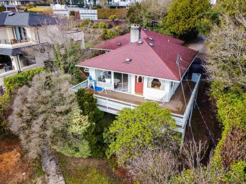 2575 Queens Avenue, West Vancouver, BC 