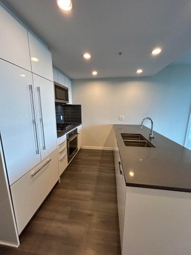 1502-3100 Windsor Gate, Coquitlam, BC 