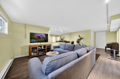 2953 35Th Avenue W, Vancouver, BC 