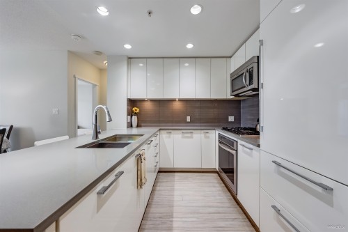 505-3102 Windsor Gate, Coquitlam, BC 