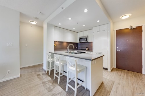 505-3102 Windsor Gate, Coquitlam, BC 
