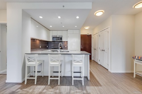 505-3102 Windsor Gate, Coquitlam, BC 