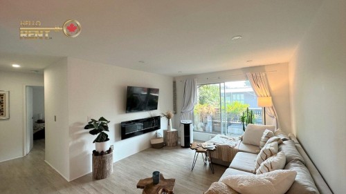 209-809 16th Street W, North Vancouver, BC V7P 1M6 3