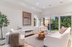 2-2539 Grant Street  Vancouver, BC V5K 3G6