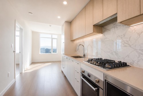 3807-6468 Willingdon Avenue  Burnaby, BC V5H 0L3