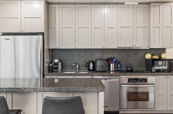 609-1333 Georgia Street  Vancouver, BC V6E 4V3