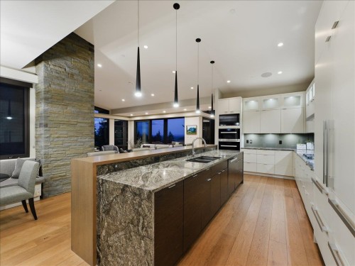 6210 Overstone Drive, West Vancouver, BC 
