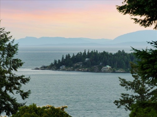 6210 Overstone Drive, West Vancouver, BC 