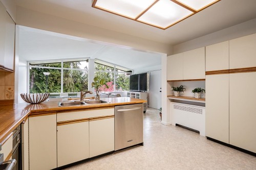 1440 Mountain Highway, North Vancouver, BC 