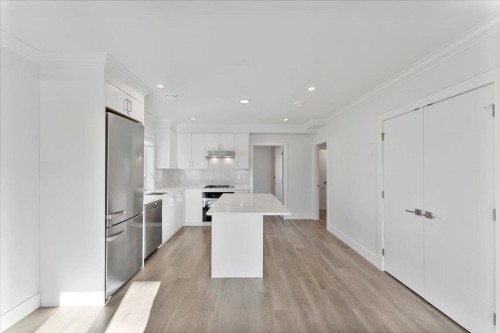 2227 16Th Avenue W, Vancouver, BC 