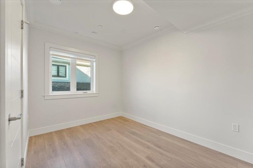 2227 16Th Avenue W, Vancouver, BC 
