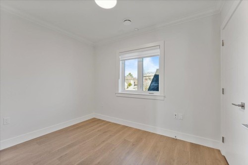 2227 16Th Avenue W, Vancouver, BC 
