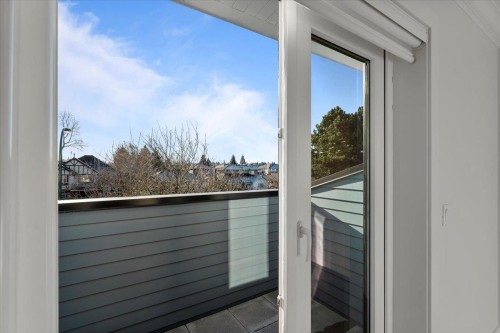 2227 16Th Avenue W, Vancouver, BC 