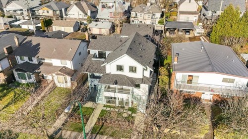 2227 16Th Avenue W, Vancouver, BC 