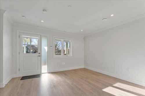 2227 16Th Avenue W, Vancouver, BC 