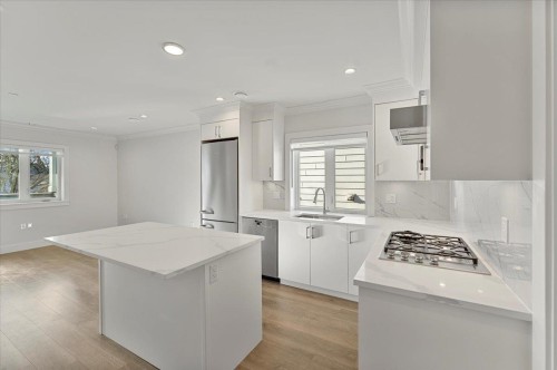 2227 16Th Avenue W, Vancouver, BC 
