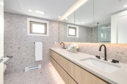 6310 Oak Street, Vancouver, BC 