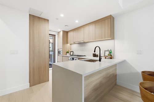 6310 Oak Street, Vancouver, BC 