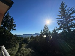 8561 Seascape Lane West Vancouver, BC V7W 3J7