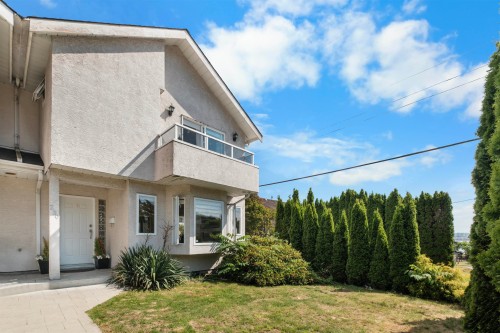 230 St. Patricks Avenue, North Vancouver, BC 