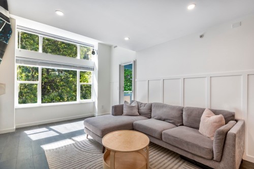 307-5281 Oakmount Crescent, Burnaby, BC 