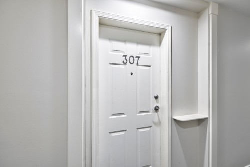 307-5281 Oakmount Crescent, Burnaby, BC 