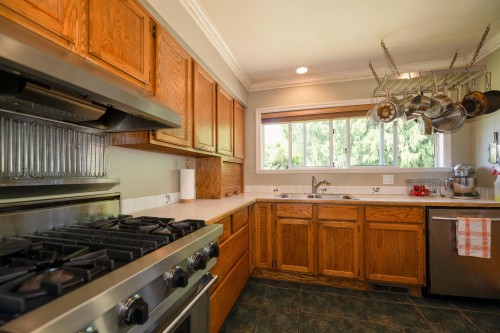 893 Friar Crescent, North Vancouver, BC 