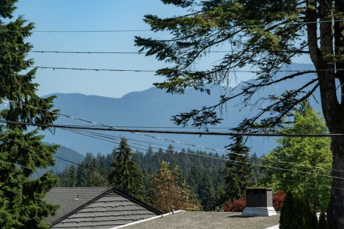 893 Friar Crescent, North Vancouver, BC 