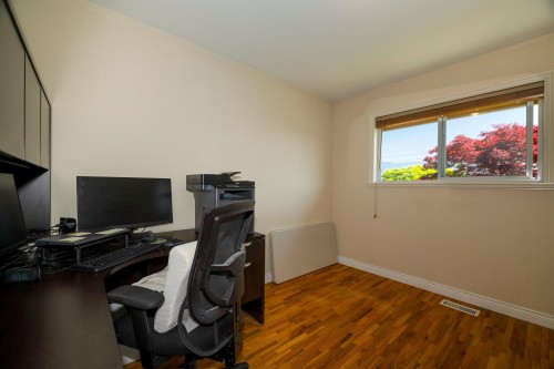 893 Friar Crescent, North Vancouver, BC 