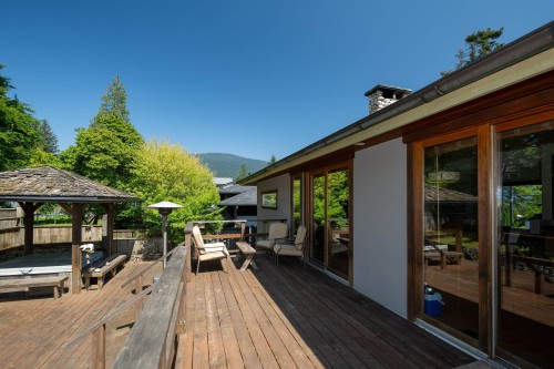 893 Friar Crescent, North Vancouver, BC 