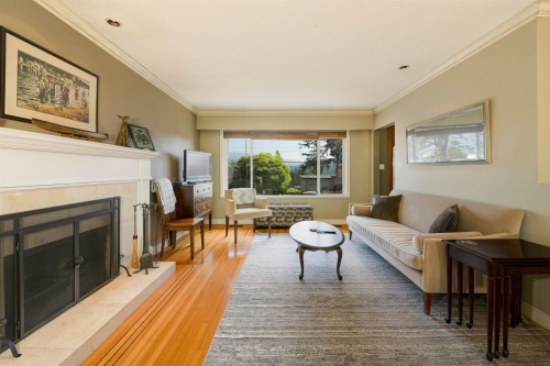 893 Friar Crescent, North Vancouver, BC 