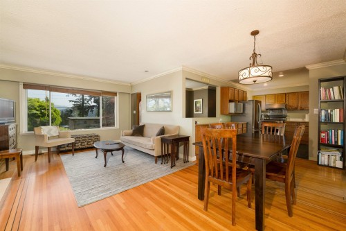 893 Friar Crescent, North Vancouver, BC 