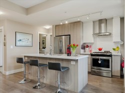 411-3602 Aldercrest Drive  North Vancouver, BC V7G 0A2