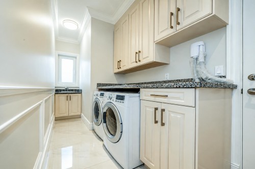 10311 Mortfield Road, Richmond, BC - Indoor Photo Showing Laundry Room