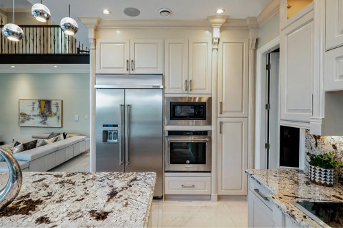 10311 Mortfield Road, Richmond, BC - Indoor Photo Showing Kitchen With Upgraded Kitchen