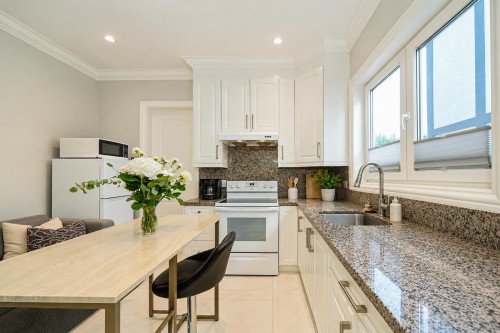 10311 Mortfield Road, Richmond, BC - Indoor Photo Showing Kitchen