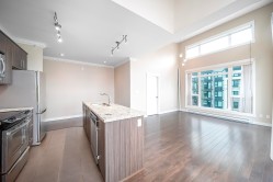 403-6888 Royal Oak Avenue Burnaby, BC V5J 4J2