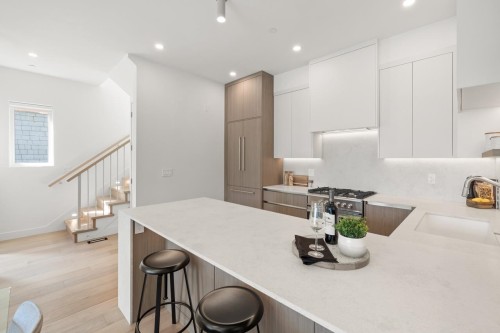 1-625 24Th Avenue E, Vancouver, BC 