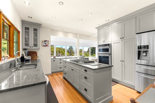 445 Oxley Street N, West Vancouver, BC 