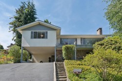 1034 Heywood Street  North Vancouver, BC V7L 1H3