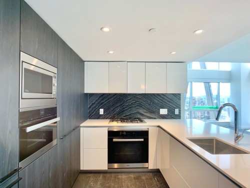 1111 Richards, Vancouver, BC 