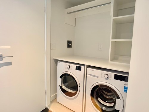 1111 Richards, Vancouver, BC 