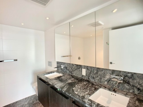 1111 Richards, Vancouver, BC 
