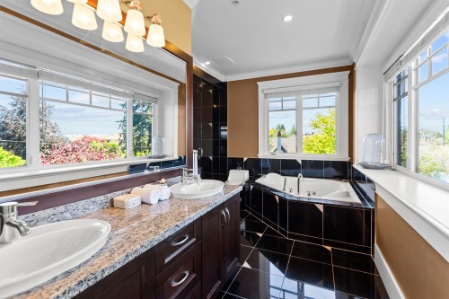 2495 33Rd Avenue W, Vancouver, BC 