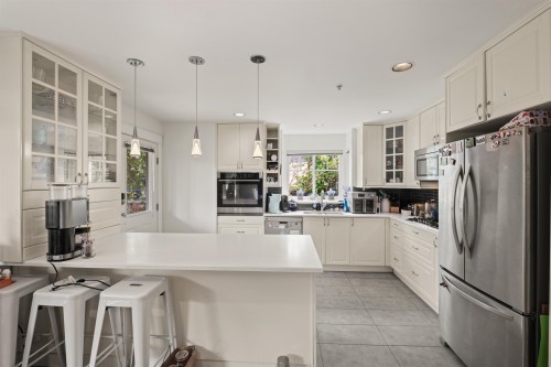 416 Keith Road W, North Vancouver, BC 