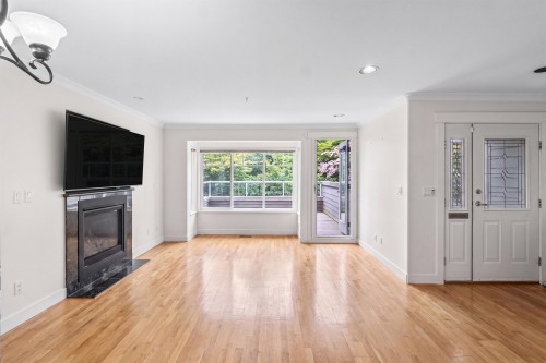 416 Keith Road W, North Vancouver, BC 
